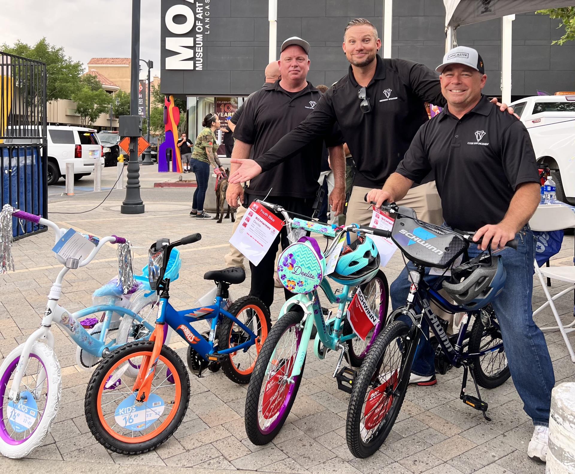 City Staff giving away bicycles at the 2022 national night out